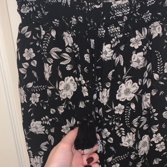 Aeropostale Black Floral Print Pants - Picture 2 of 3